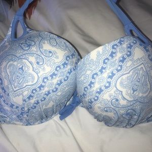 Victoria’s Secret push-up bikini top 👙